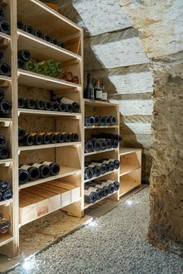 Plus de 1 100 références dans la cave du Domaine du Colombier