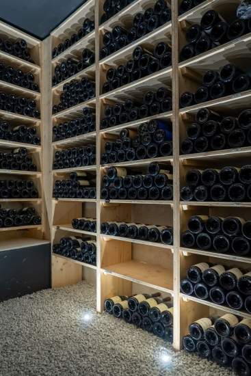 Plus de 1 100 références dans la cave du Domaine du Colombier