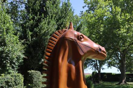 le cavalier sculpture Arson